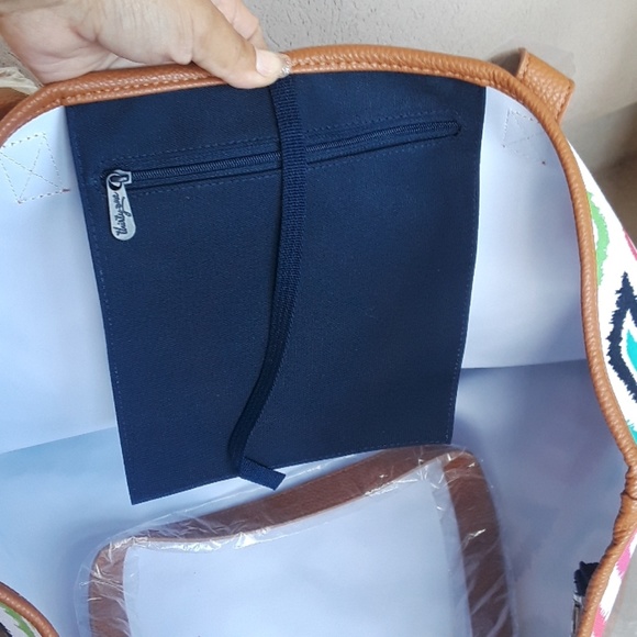 Lakeside Tote - Picture 2 of 4